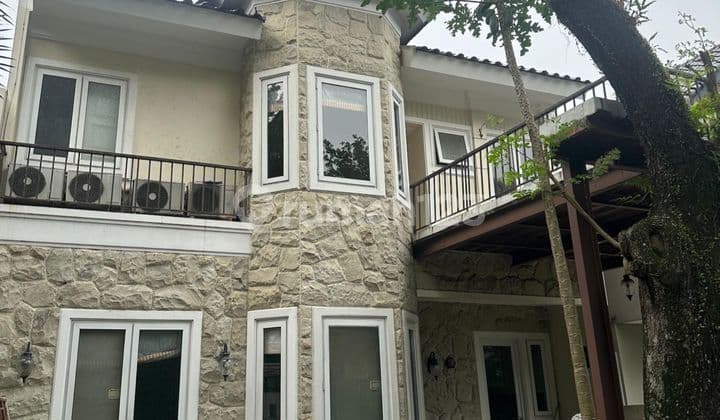 Rumah Mewah Furnished Private Pool Taman Danau Biru Lippo Karawaci