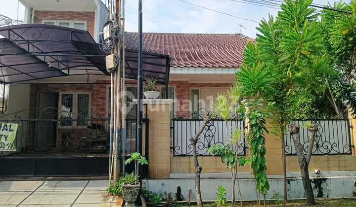 House built in the 90s, ********