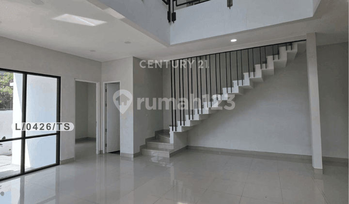 Rumah 2 Lantai Posisi Hoek Siap Huni di Taman Holis Indah Bandung