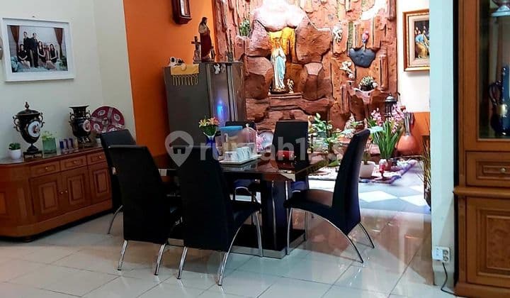For Sale: Permata Buana House in West Jakarta, Near Puri Kebon Jeruk Toll, Strategic Location in a Favorite Elite Housing Complex.