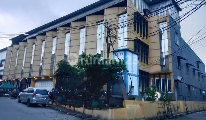 Pabrik 3 Lantai di Komplek Duta Muara Indah, Kapuk Muara, Penjaringan