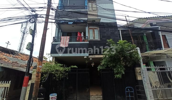 Rumah Murah 3 Lantai di Jl Kayu Manis, Matraman. Dkt ke Jl Pramuka