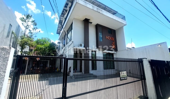 Gedung 3 Lantai di Jl Damai Buntu, Cipete, Jaksel. Dkt ke Jl Raya Fatmawati