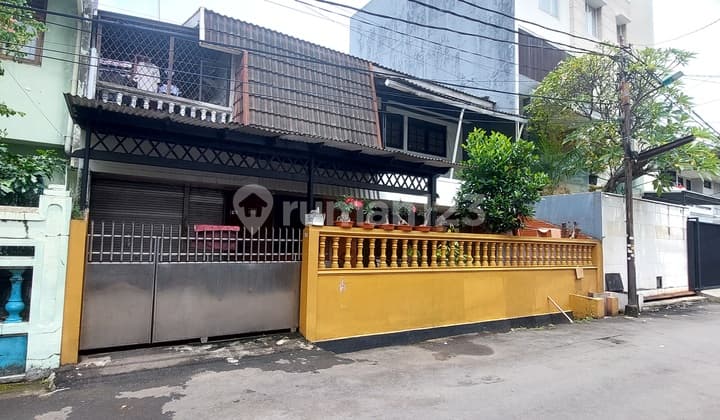 Rumah Lama 2 Lantai di Jl Kelapa Sawit, Kelapa Gading. Dkt ke Jl Boulevard Raya