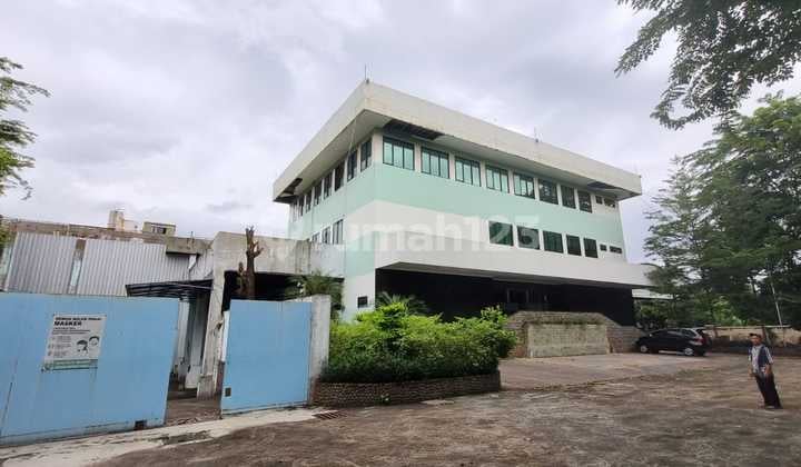 Former Factory in Ciracas Sold Cheap Below NJOP Price. Close to Jl Raya Bogor.