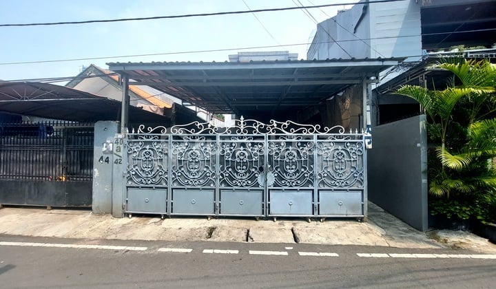 Rumah 2 Lantai di Jl Kebon Kacang, Tanah Abang. Dkt ke Jl Thamrin - Sudirman