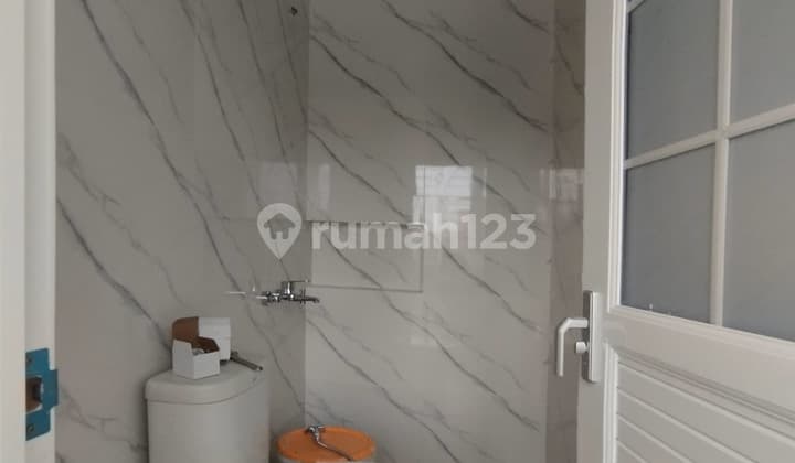 Bebas banjir, Rumah Baru Full RENOV. 4+1 KT 3 KM Cluster hadap taman di Graha Raya Serpong