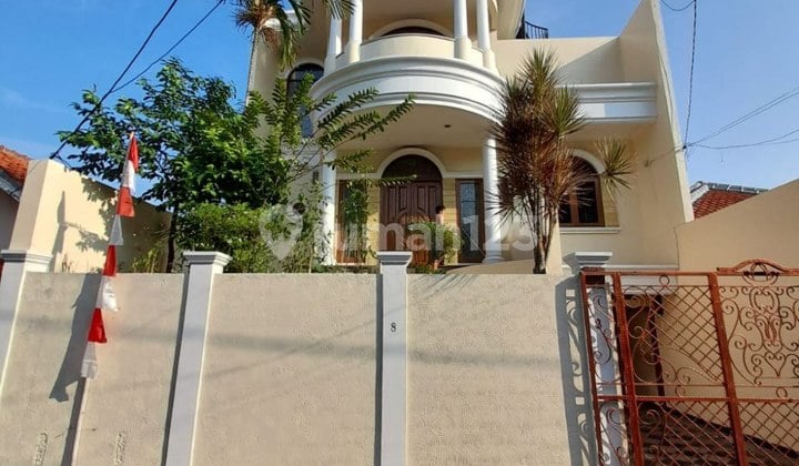 Luxury House Benhil, swimming pool, fully furnished, near Tanah Abang, Sudirman.