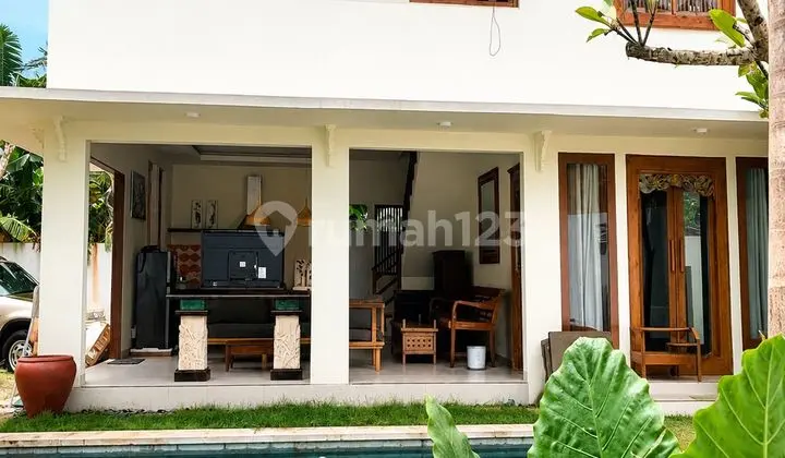Fresh villa in Benoa, Bali. 3 bedrooms, swimming pool, furnished.