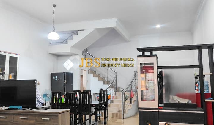 Dijual Rumah 2,5 Tingkat di Komplek Cemara Asri Jalan Kiwi