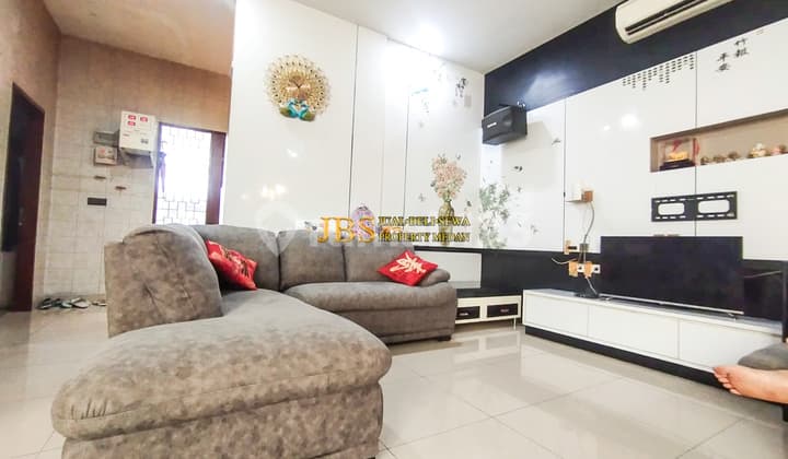 Dijual Rumah Full Furnished Komplek Givency One Type Versace