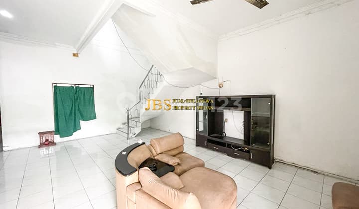 Disewakan Villa 2 Tingkat Kondisi Siap Huni Komplek Cemara Hijau