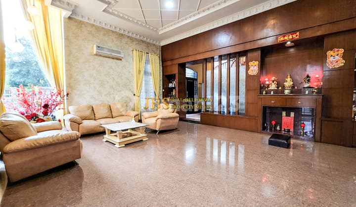 Dijual Rumah Hook Fully Furnished Komplek Cemara Asri Jalan Kasuari