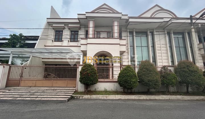 Ready-to-occupy Furnished House for Sale in Taman Malibu Indah Complex, Medan