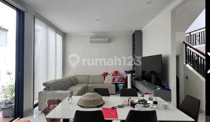 Cluster Volta Scientia Gading Serpong 9x17, Hadap Utara, Siap Huni