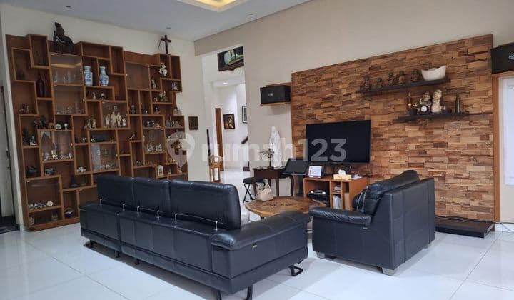 Turun Harga! Rumah Asri Siap Huni di De Park Bsd City, 3 Lantai, Semi Furnished