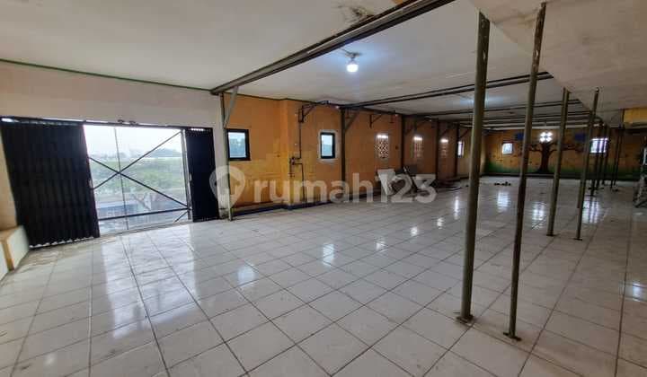 Disewakan Gudang 3 Lantai di Kota Tangerang, Akses Jalan 8m