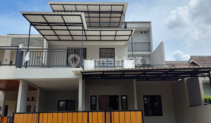 Rumah 3 Lantai Siap Huni di Taman Crysant 1 Bsd City, SHM, Full Renovasi