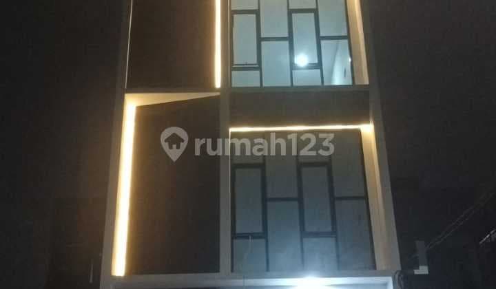 FOR SALE Brand New Shop House, North Facing, 5 Floors with Lift Facilities
