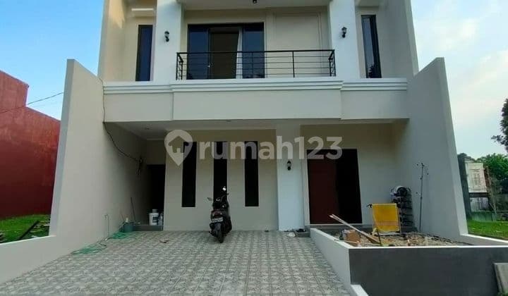 Rumah 2 Lantai cantik siap huni bisa KPR Kencana Loka BSD