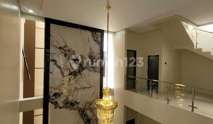 Rumah 2.5 Lantai Baru Full Furnished Tinggal Bawa Koper Pasti Suka Lokasi Super Strategis Anggrek Loka Bsd