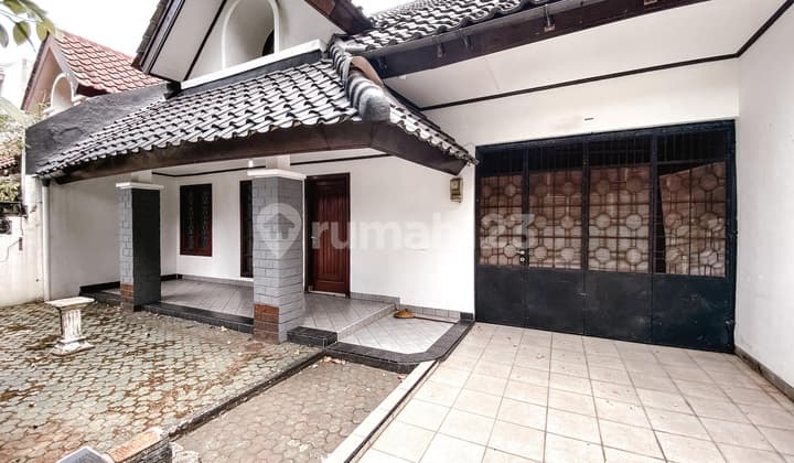 Garden-Facing House Ready for Transaction, All Bank KPR Available Anggrek Loka BSD.