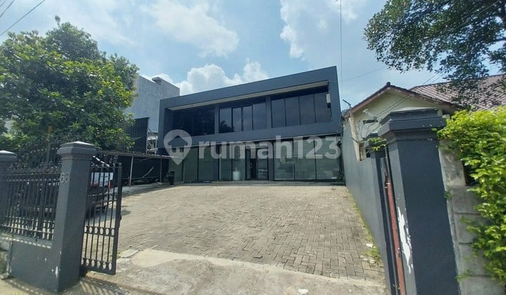 Gedung 2Lantai di Dekat Toll Veteran Tanah Kusir Jakarta Selatan