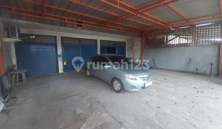 Tempat Usaha Tepat Pinggir _lega_ Di Jalan Arah Ke Parung