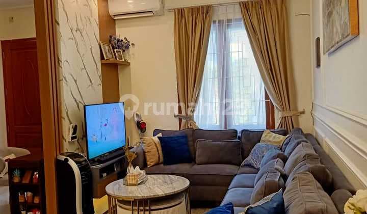 Dijual Rumah Mewah 2 Lantai Full furnished di Pik, Jakarta. Strategis, Dekat Taman, Dekat Sekolah, Dekat Rumah Sakit.