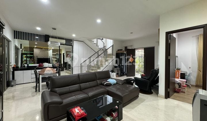 Dijual Rumah di Golf Island Pik Uk 10x15m2, 2 Lantai Full Renov