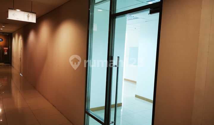 For rent office space in AKR Tower (near Macan Museum), area 94.1 m2.