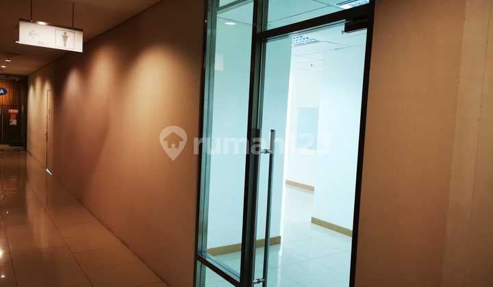 For rent office space in AKR Tower (near Macan Museum), area 94.1 m2.