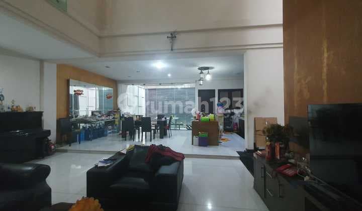 FOR SALE HOUSE in Manyar PIK