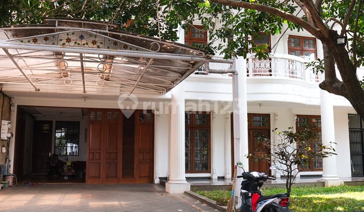 Dijual Rumah Asri di Ragunan Jakarta Selatan, Lt 921 M²