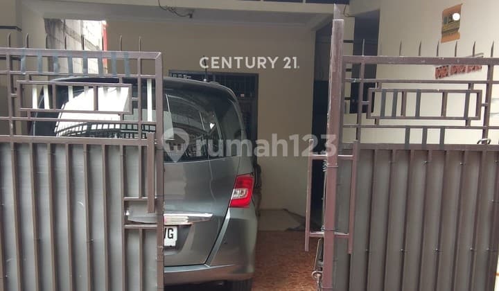 Strategic House for Sale at Attractive Price in West Jurangmangu