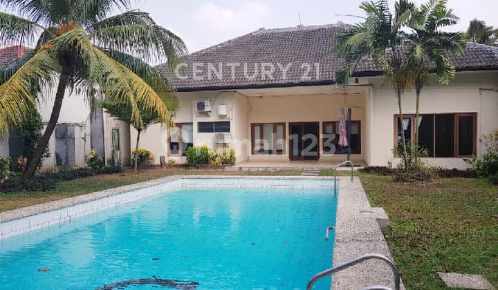 Nice House with Large Garden Front and Back Ready to Occupy