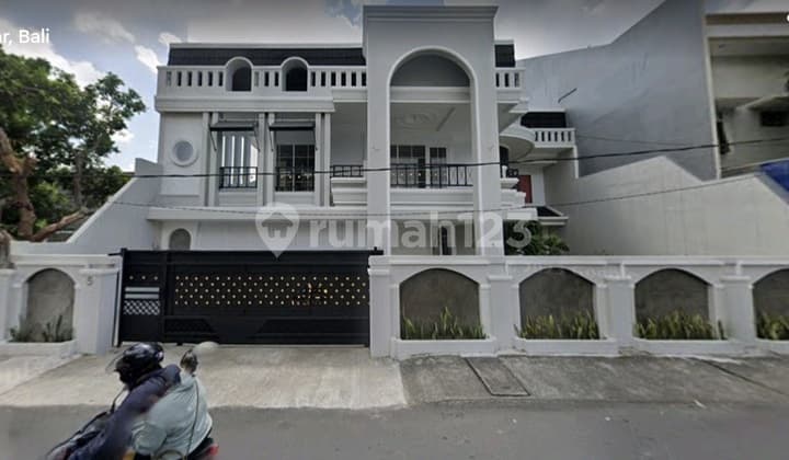 Rumah mewah di Gatsu Tengah Denpasar 5 kamar Luas 600m²