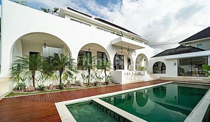 Brand New Mediteranean Villa 4 B3drooms 528M2. Berawa Canggu
