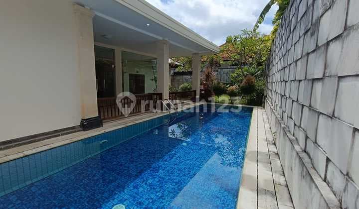 Rumah Semi Villa Taman Mumbul Nusa Dua 4 Bedrooms 630M²