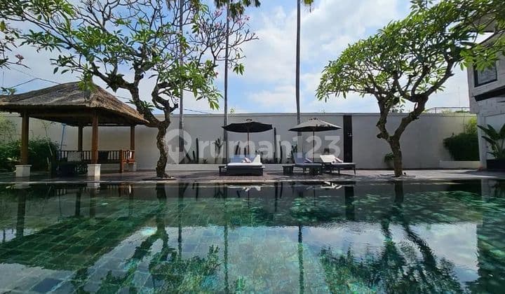 Luxury Villa di Batu Belig Kerobokan Dekat Pantai