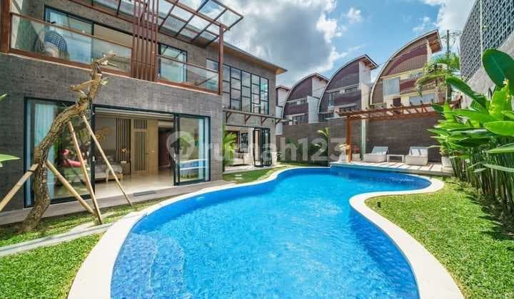 Luxury 4 Bedrooms Villa di Semer Kerobokan Bali