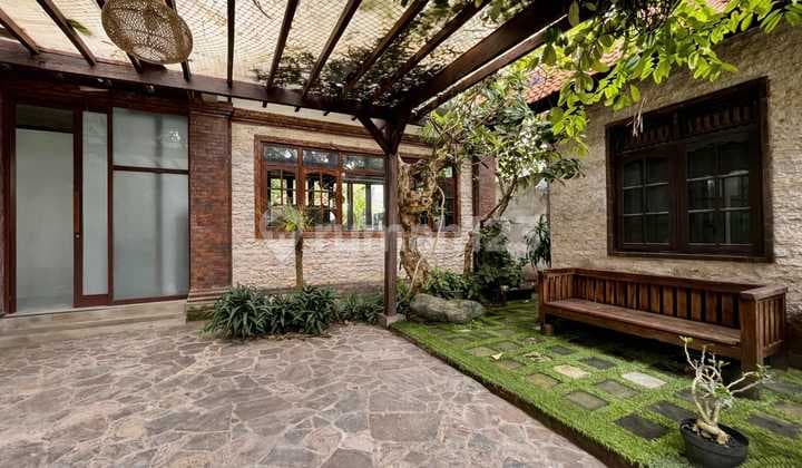 Yearly Rental Villa Sekar Sari Sanur 3 BR 308M2
