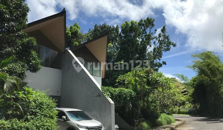 Modern Villa Sawangan Nusa Dua 2 Bedrooms 150M2