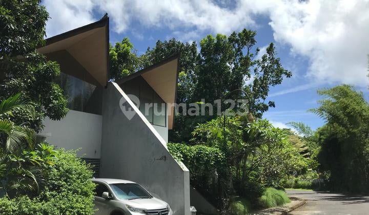 Modern Villa Sawangan Nusa Dua 2 Bedrooms 150M2