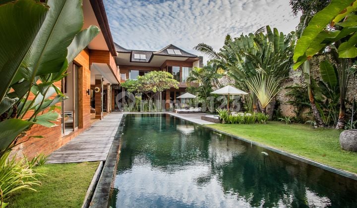 Luxury Villa Petitenget Seminyak 4Br 800M²