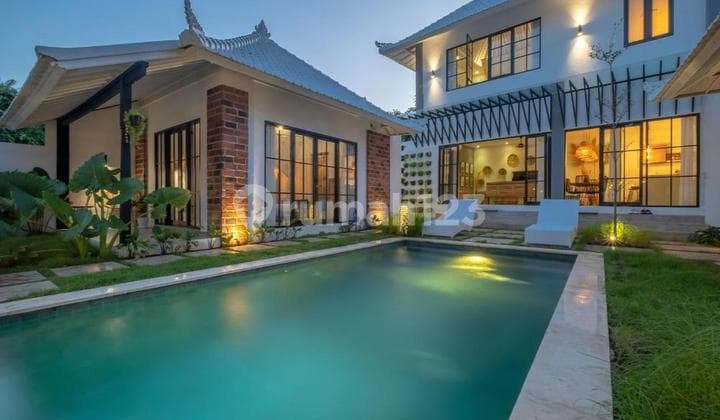 Modern Villa Tumbak Bayuh Canggu 3BR Luas 260m²
