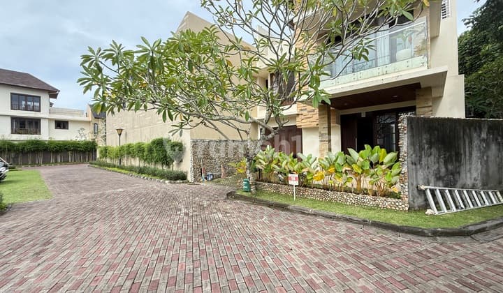 Villa Dalam Lingkungan Cluster Jimbaran 3 Bedroom 281M2