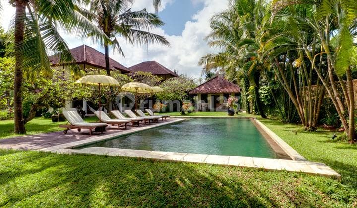 Luxury Balinese Heritage Style Villa Umalas 2500Sqm
