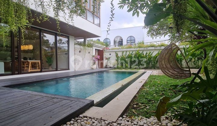 Villa cantil modern di Umalas Kerobokan 3BR 300m²