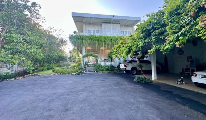 4 Bedrooms Villa 1,000m2 In Sawangan Nusa Dua , Villa Complex One Gate
